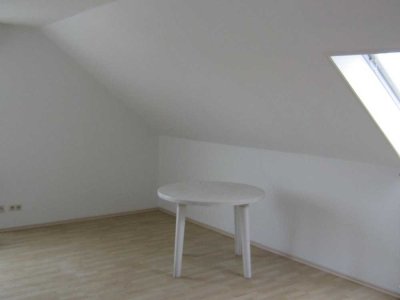 2 Zimmer DG Wohnung, kein Pkw Stellplatz