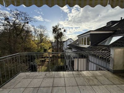 3- statt 2-Zimmer: Schöne 3 Zimmerdachgeschosswohnung mit Einbauküche, Duschbad, großem Balkon!