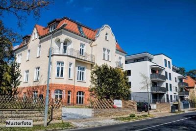 Mehrfamilienhaus mit Garage