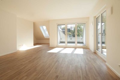 *Ein Zuhause zum Verlieben – Stilvolle 4,5-Zimmer-Dach-Maisonette mit Sonnenloggia zum Erstbezug*
