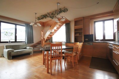 TRAUMHAFTES APARTMENT - Stilvolle 4-Zimmer Wohnung in RUHELAGE