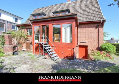 Sanierungsbedürftig mit viel Charme - Einfamilienhaus/Baugrundstück in Halstenbek