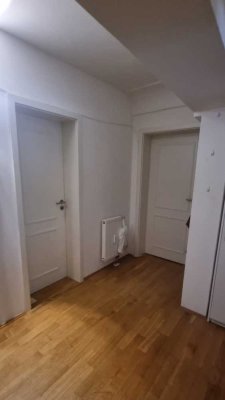 Denkmalsanierte 2-Zimmer Wohnung mit Flair Nähe Steinerne Brücke