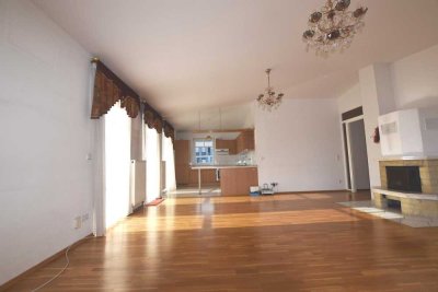 Großzügiges Penthouse mit Kamin, Sauna und Dachterrasse mit Erbpacht in Berlin-Biesdorf