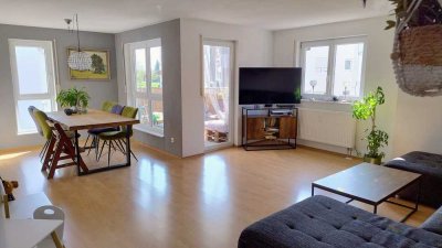 Einziehen & Wohlfühlen! Helle 4-Zimmer-Wohnung mit Küche, Keller & Garagenstellplatz