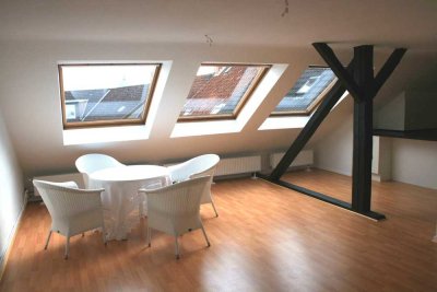 Sonnige Atelierwohnung - mit kleinem Büro möglich