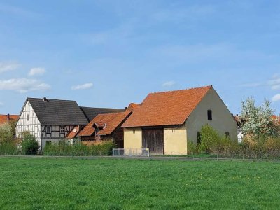 Renovierungsbedürftiges Wohnhaus mit Stallgebäude und Scheune