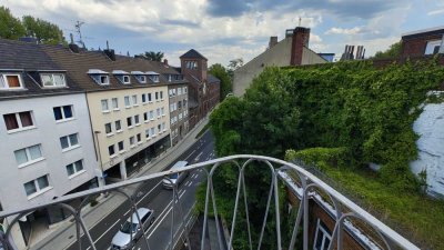 Hochwertig renovierte 4-Zimmer-Wohnung neben Altstadt (WG geeignet)