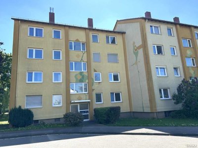 Schön geschnittene Zweizimmerwohnung im 2. OG mit Balkon in guter Lage  - renovierungsbedürftig