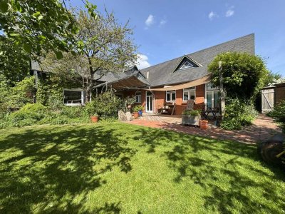 Ehemalige Dorfschule mit historischem Flair, modernem Wohnkomfort und parkähnliche