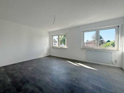 MA - SANDHOFEN !!! Frisch sanierte & großzügige 2 Zimmer, Küche, Bad Mietwohnung