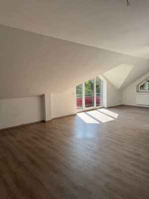 Moderne 4 ZKB Wohnung im Grünen mit EBK + Balkon**