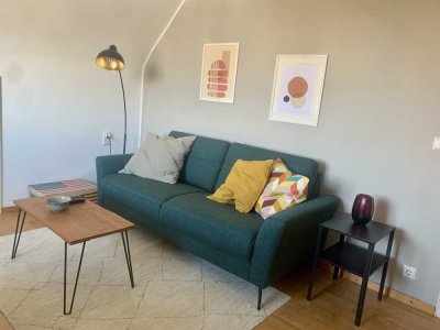 Voll möblierte, ruhige 2-Zimmer-Wohnung im 2. Stock (DG) für 1 Person, gerne an Wochenendfahrer/in