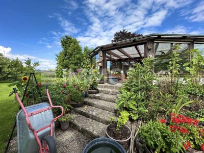 Wohnoase mit Seerosenteich und Wintergarten in Adelsdorf