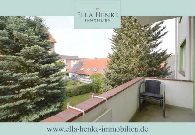 Zum Modernisieren: Großzügige 3-Zimmer-Wohnung mit Balkon in ruhiger Lage.