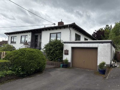 Gepflegter Bungalow mit großem Garten und vermieteter Einliegerwohnung