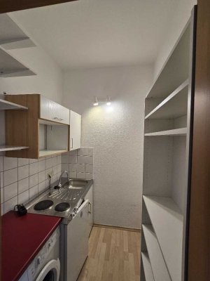 Zentrale 1-Zimmer Wohnung in Leipzig , Parken vor der Haustür