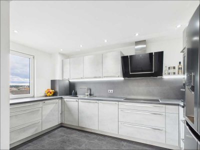 Direkt einziehen: 3-Zi. mit Stil und Technik ausgestattet