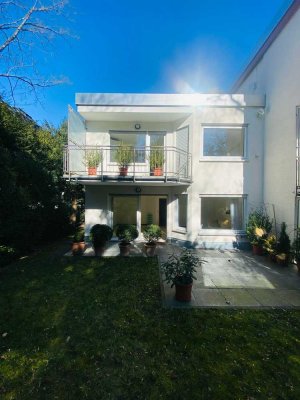 Kronberg - Familienfreundliche ETW mit "Haus im Haus" Charakter