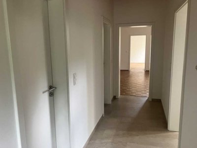 90 qm / 3 Zimmer - Gartenwohnung mit Terrasse und Sauna befristet in DD-Nord