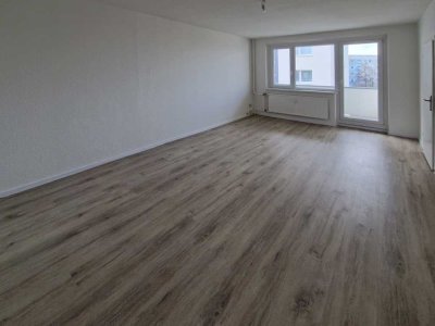 Bezugsfertige 4-Zimmer-Wohnung mit Balkon