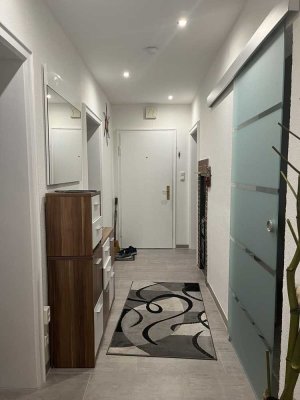 Gut geschnittene 3-Raum-Wohnung mit Balkon und Einbauküche in Dachau