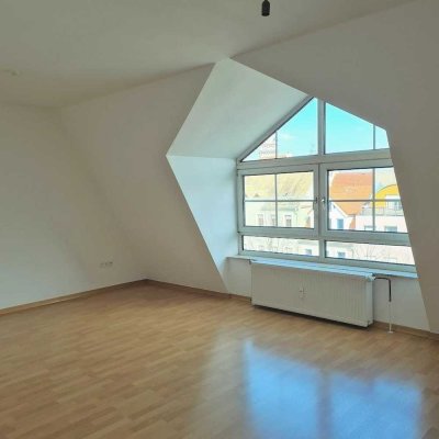 Zentrale 2-Raum-Wohnung mit Personenaufzug