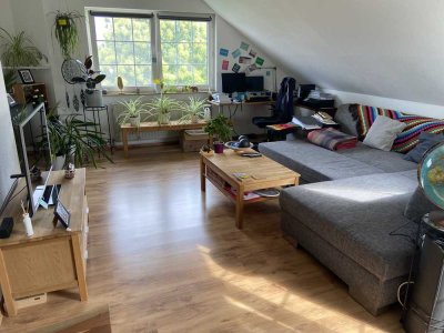 Geschmackvolle, gepflegte 2-Raum-DG-Wohnung mit Dachterasse in Hofheim