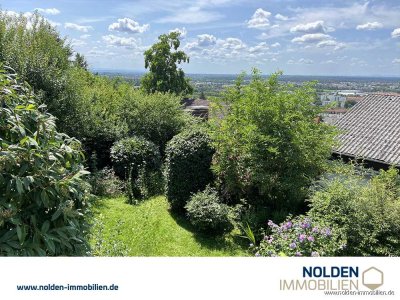 ***BESONDERES WOHNEN IM BEGRÜNTEN ANWESEN - TOLLER AUSBLICK***