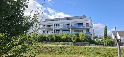 Sonnige und großzügige 4-Zimmer-Wohnung mit Balkon