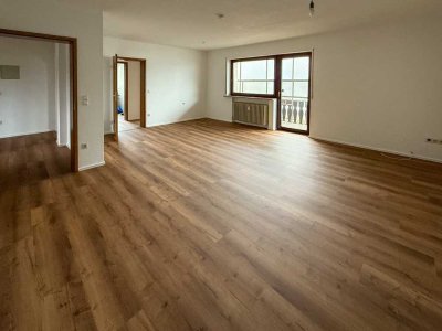 Renovierte, helle 3-Zimmer-Wohnung mit Balkon