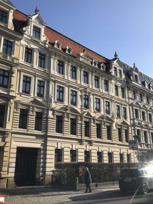 Mini- Appartement, kl. Schlafzimmer, Bad mit Fenster, Küche ohne Fenster