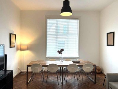 Altbauwohnung, 4-Zi., möbliert mit kleiner Hofterrasse