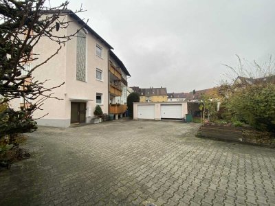 Voll vermietetes 3-Familienhaus mit 2 Garagen und Stellplatz in zentrumsnaher Lage in Weiden zu verk