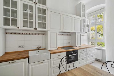 OWNR: Einziehen und Wohlfühlen – Renoviert und mit Küche! Elegantes Altbauflair in Bestlage