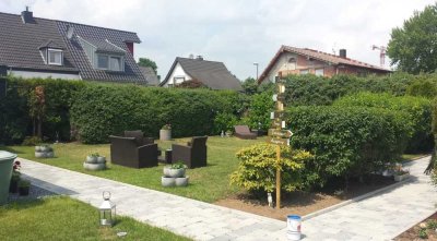 Charmante kleine Doppelhaushälfte mit Garage in Köln-Flittard