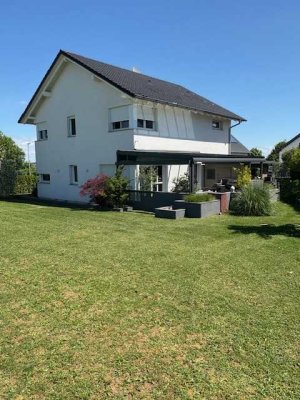 Neuwertiges Einfamilienhaus mit modernster Technik in attraktiver Randlage!