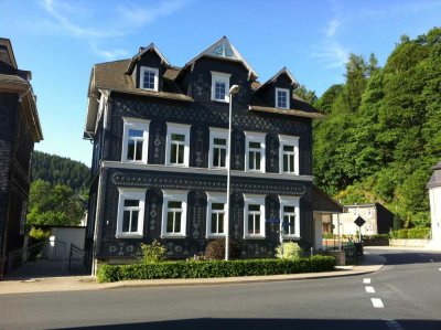 Geräumiges, günstiges und modernisiertes 9-Raum-Einfamilienhaus mit geh. Innenausstattung