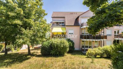 Modernisiert & sehr gepflegt: Dachgeschosswohnung mit 3 Zimmern, EBK und Stellplatz in ruhiger Lage