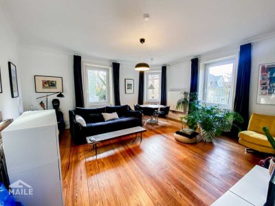 Charmante 2,5 Zimmer-Altbau-Wohnung mit EBK und Balkon