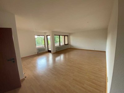Ansprechende 3-Zimmer-Wohnung mit geh. Innenausstattung mit Balkon und EBK in Biberach an der Riß