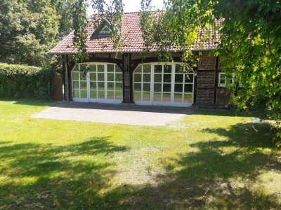 Fachwerkhaus am Rande einer denkmalgeschützten Gutshofanlage in unmittelbarer Golfplatznähe
