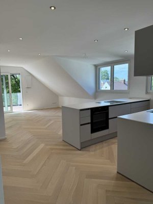Exklusive, neuwertige 3-Zimmer-Dachgeschosswohnung mit gehobener Innenausstattung mit EBK in Neusäß
