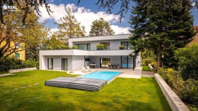 Beeindruckende Designer-Villa mit Pool und Poolhaus zum Soforteinzug!