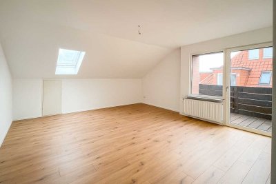 Erstbezug nach Sanierung mit Balkon und Garage: Schöne 2-Zimmer-DG-Wohnung