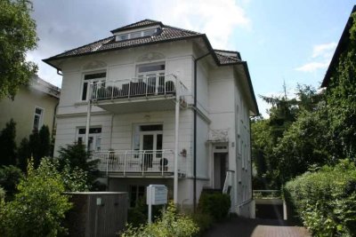 Schöne 2-Zi. -Wohnung mit großem Balkon, Vollbad und EBK in Hamburg-Groß Flottbek