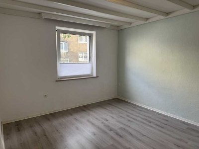 Ab sofort!! Gepflegte 2,5-Zimmer EG Wohnung mit Tageslichtbad! Garage optional!