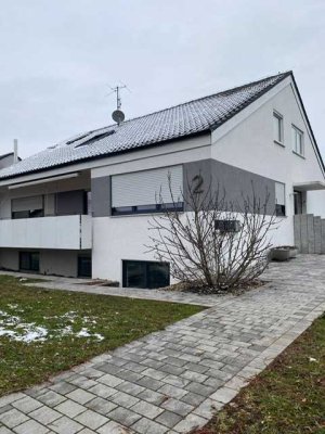 Top sanierte 4-ZWhg. im EG mit Balkon und Autoabstellplätze