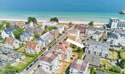 Neuwertig und in zweiter Reihe zum Strand