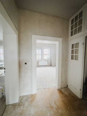 Wohnen mit Stil und Erstbezug! Kernsanierte Altbauwohnung mit 3m hohen Decken im Herzen von Lich!